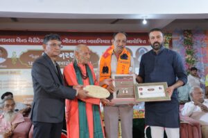 અંજુ-નરશી પારિતોષિક સમિતિ તરફથી મેર જ્ઞાતિના પ્રખ્યાત સાહિત્યકાર ભરત બાપોદરાને ગૌરવભેર સન્માન