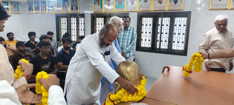 પોરબંદરના મહેર વિદ્યાર્થી ભવન ખાતે પૂજ્ય માલદેવ બાપુની ૧૪૨મી જન્મ જયંતી નિમિત્તે ભાવાંજલિ કાર્યક્રમ યોજાયો